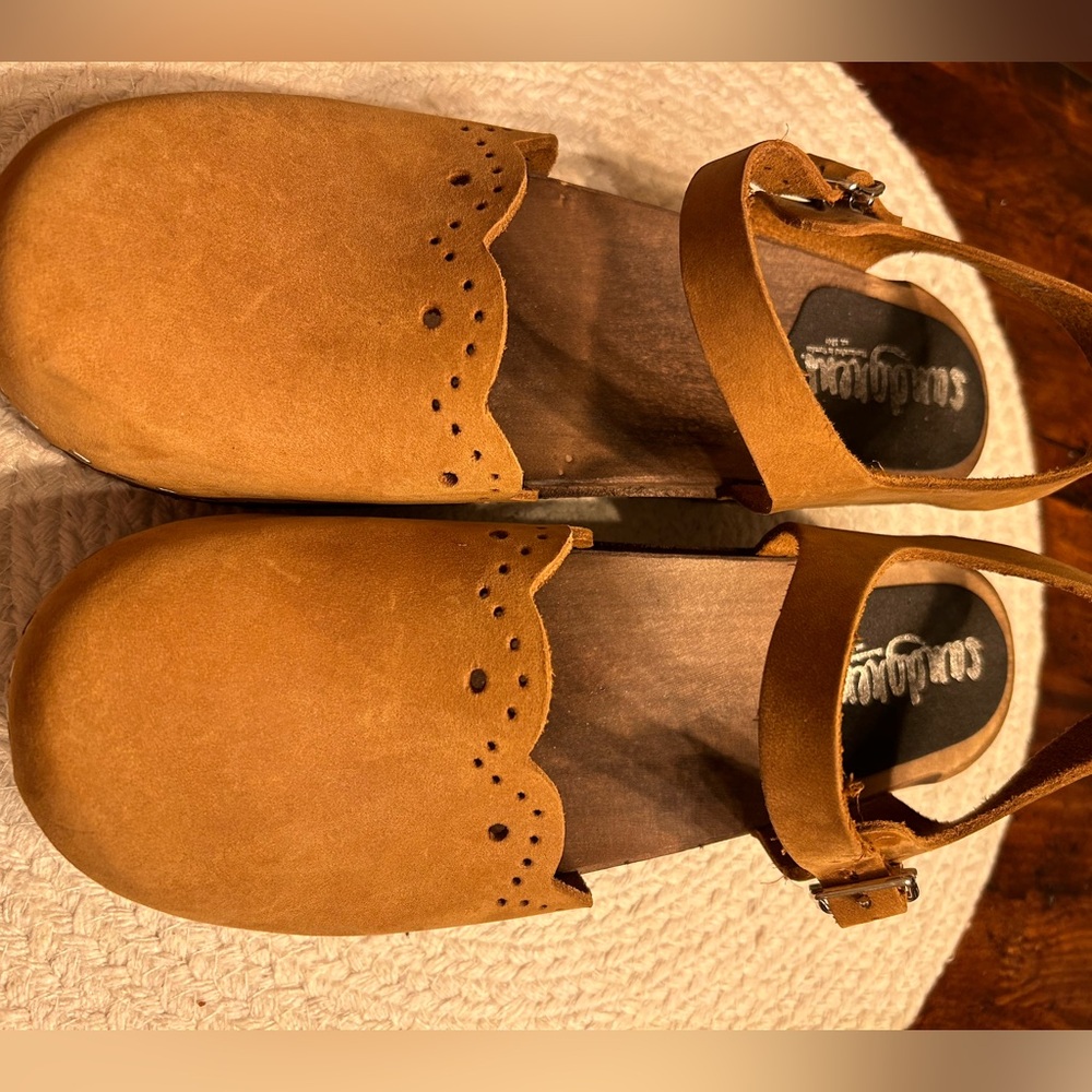 Sandgrens Milan le eyelet clogs